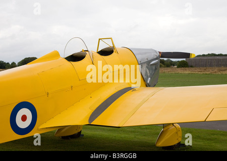 Miglia M14un falco Trainer (Magister) T9738 G-AKAT parcheggiato a Breighton Airfield Foto Stock