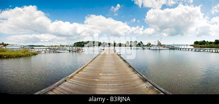 Panoramica di un molo in legno su St George isole vicino Piney Point Virginia Foto Stock