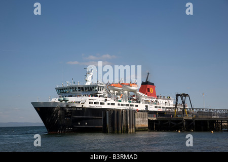 La MV Eileanan Chaledonia Caledonian Isles traghetto ancorato in Brodick sull'isola di Arran Foto Stock
