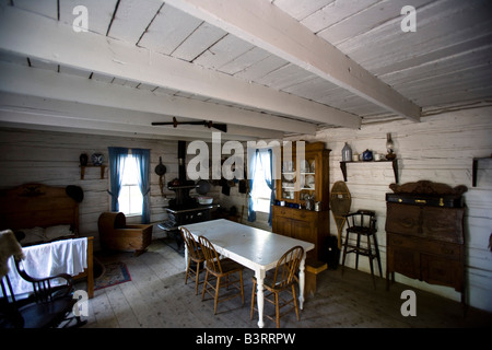 Interno della vecchia cabina, Fort Edmonton, Alberta, Canada Foto Stock