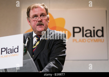 LLWYD ELFYN MP leader del Plaid Cymru gruppo a Westminster affrontando il Plaid Cymru welsh partito politico conferenza annuale Foto Stock