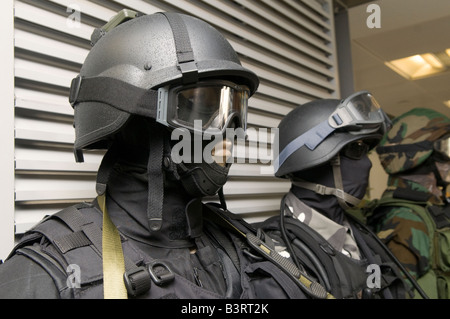 Burattini in apparecchiature di guerra Foto Stock