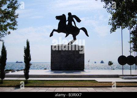 Statua di bronzo di Alessandro il Grande nel Parco di YMCA, Salonicco, Calcidica, Macedonia centrale, Grecia Foto Stock