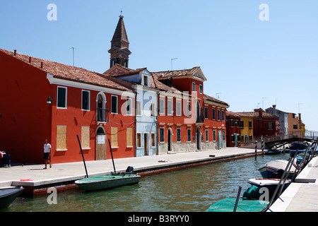 Case colorate di Burano, insieme con il canale/canali. Venezia (Venezia), Italia (Italia) Foto Stock