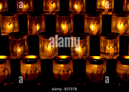 Candele votive in Notre Dame de Paris, Francia Foto Stock