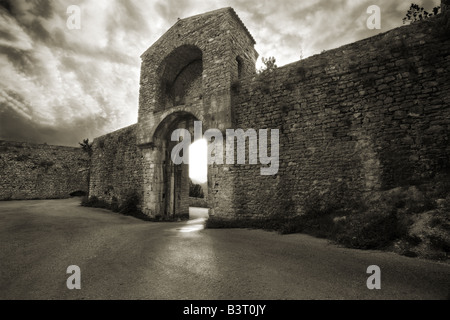 Fotografia del gateway al castello La Rocca Albornoziana in La Spoleto ITALIA Foto Stock