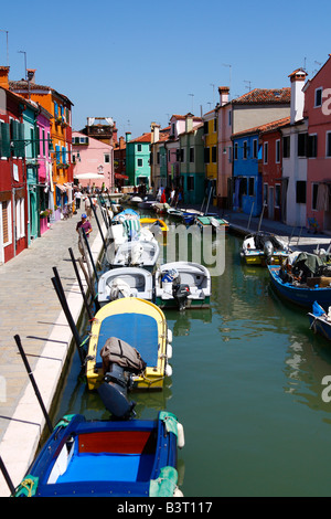 Case colorate di Burano, insieme con i canali. Venezia (Venezia), Italia (Italia) Foto Stock