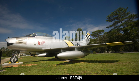 Un North American F-86 Sabre jet su visualizzazione statica a Air Force Armament Museum, Eglin AFB, Florida Foto Stock