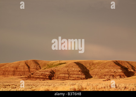 Rainbow parziale su Big Muddy Valle del Saskatchewan Foto Stock