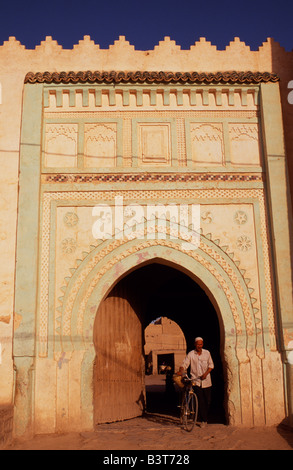 Il Marocco, Tafilalt, Rissani. Gateway di villaggio sul circuito "Touristique' sud di Rissani Foto Stock