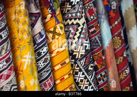 Il Marocco, Casablanca. I tappeti marocchini o "tapis' per la vendita nel Quartier Habous o 'nuova Medina'. Foto Stock