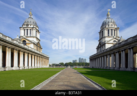 Inghilterra, Londra Greenwich. La Old Royal Naval College, parte del Maritime Greenwich Sito Patrimonio Mondiale. Originariamente un ospedale stabilito dalla Royal Charter nel 1694 per i marinai e le loro famiglie, era diventata poi un collegio di formazione per ufficiali della marina. È ora parte dell'Università di Greenwich. Foto Stock