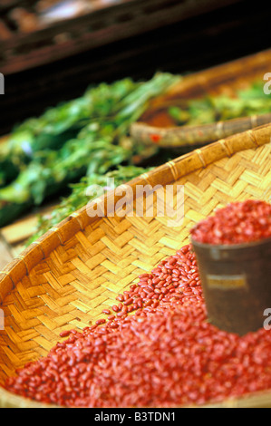 Oceania, Indonesia Sulawesi, Tomohon. Colorato mercato. Foto Stock