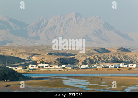 Oman, Sharqiya Regione, Sur. Vista Sur Bay / mattina Foto Stock