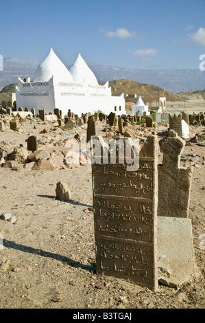 Oman, Regione di Dhofar, Mirbat. Tomba di bin Ali, Musulmana Saint e lapidi islamica Foto Stock