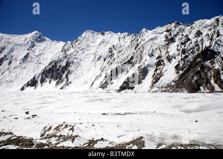 Il sud Inylchek glacier in alta Tian Shen montagne del Kirghizistan Foto Stock