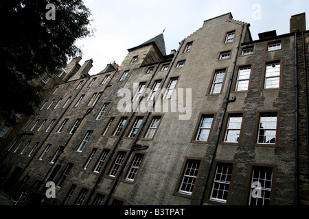 Tipici edifici tenement nella Cittã Vecchia di Edimburgo, Foto Stock