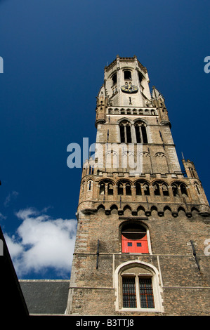 Belgio, Brugge (aka Brug o Bruge). UNESCO World Heritige sito. La torre Belfry, ex città tesoro, c.13th del XV secolo. Foto Stock