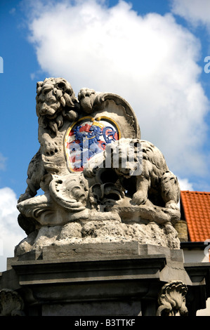 L'Europa, Belgio, Brugge (aka Brug o Bruge). Storica Brugge, UNESCO sito Heritige. Lion & Bear city crest. Foto Stock