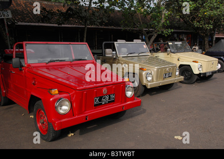 Vecchia auto volkswagon , tour guida utilizzo, ubud ,bali , Indonesia Foto Stock