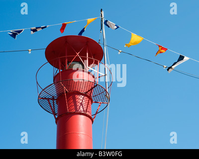 Torre faro sulla nave-faro fluttuante, 'Relandersgrund" (1888), ormeggiato a Helsinki porto nord, Helsinki, Finlandia. Foto Stock