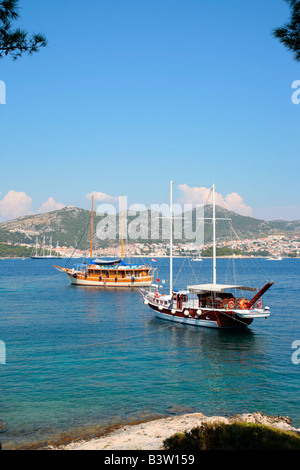 Escursione di ancoraggio barche off Stipanska isola. Foto Stock