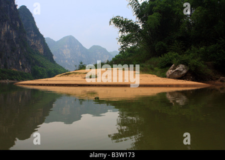 Il fiume Mingjiang nel sud della Cina di Guangxi Zhuang Regione Autonoma Foto Stock