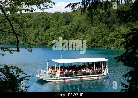 Escursione in barca, il Parco Nazionale dei Laghi Plitwitz, Repubblica di Croazia, Europa orientale Foto Stock