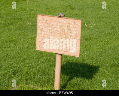 Il sito di Re Artù tomba nella motivazione della Abbazia di Glastonbury, Somerset England Regno Unito Foto Stock