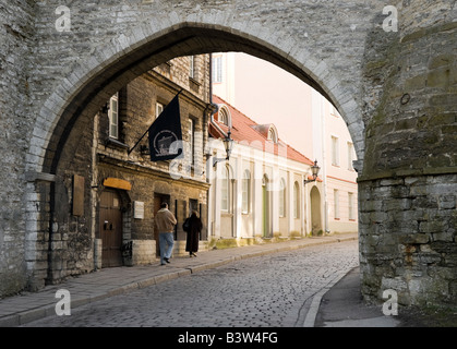 Il grande cancello della costa, parte delle vecchie mura storiche intorno alla città vecchia medievale di Tallinn, Estonia. Foto Stock