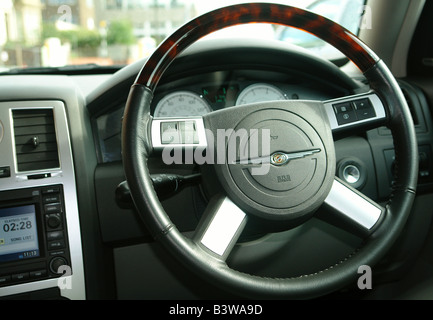 Chrysler 300c plancia auto interno GB UK 2008 Foto Stock