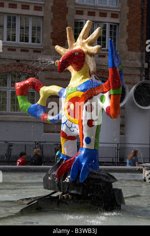 Un'opera d'arte nella Fontana Stravinsky adiacente al Centre George Pompidou di Parigi Foto Stock