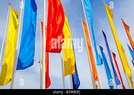 Bandiere al di fuori del Centro Culturale di Belem, Lisbona, Portogallo Foto Stock