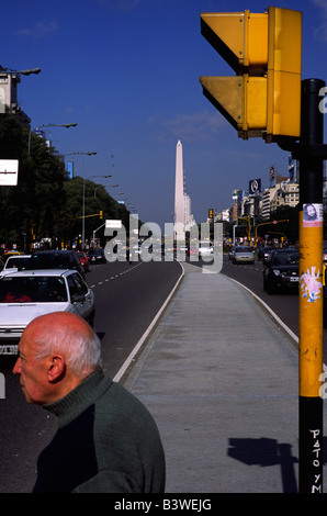 Buenos Aires, Argentina, l'Obelisco visto dalla Avenida 9 de Julio Foto Stock