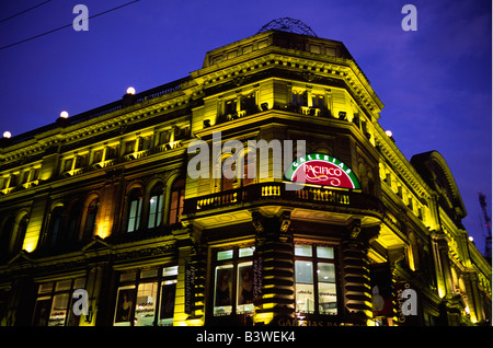 Buenos Aires, Argentina, Galerias Pacifico shopping center al crepuscolo. Foto Stock