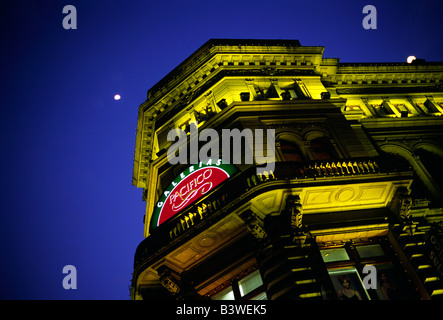 Buenos Aires, Argentina, Galerias Pacifico shopping center al crepuscolo. Foto Stock