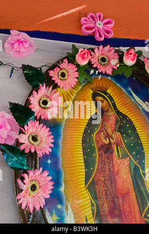 Messico, Guerrero, Barra de Potosi. Dettaglio della piccola Vergine di Guadalupe santuario Foto Stock