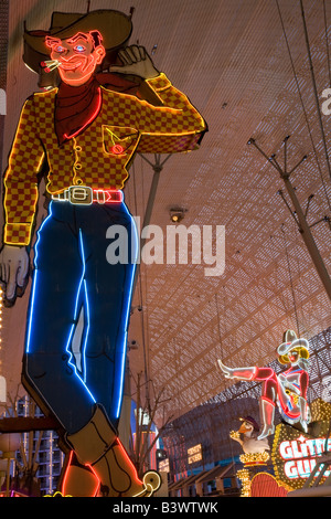 Vegas Vic il neon originale cowboy. Famoso insegne al neon di Fremont Street Las Vegas Foto Stock