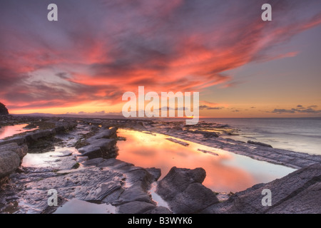 Tramonto sulla spiaggia Kilve e il Canale di Bristol Foto Stock