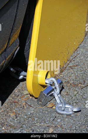 Chiusura del morsetto di bloccaggio di ruota di catena con Londra Inghilterra REGNO UNITO Foto Stock