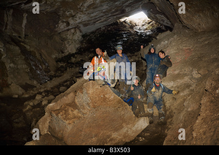 Gli alpinisti il tifo nella grotta, Cadomin, Alberta, Canada Foto Stock