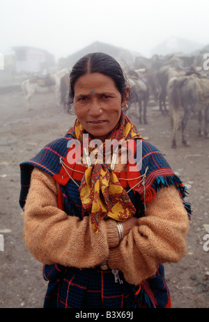 Ritratto di donna locale, ROHTANG PASS, 3980 metri, "LESSER HIMALAYA','Himachal Pradesh, India Foto Stock