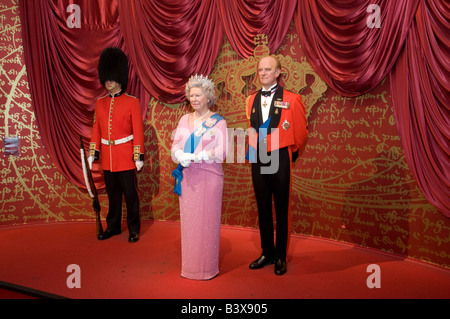 Waxwork modelli della Regina e del Principe Filippo a Madame Tussauds di Londra Inghilterra REGNO UNITO Foto Stock