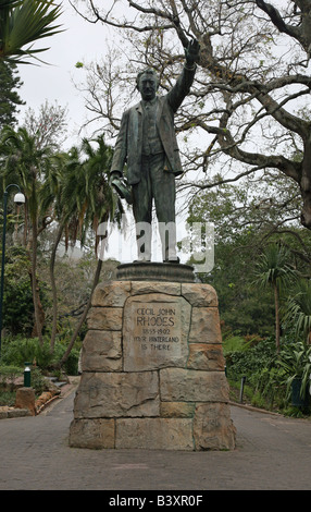 Una statua di Cecil John Rhodes in compagnia del Gardens Cape Town Sudafrica Foto Stock