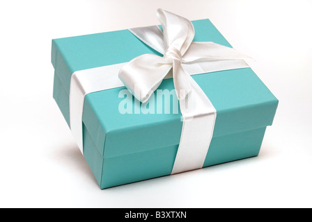 Un elegante piccolo blue box regalo che ognuno vuole ricevere Foto Stock