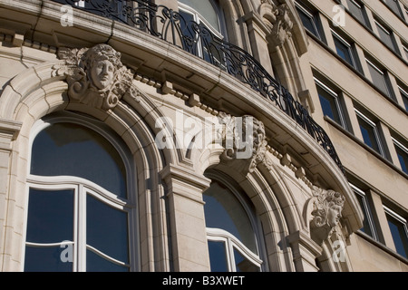 Art Nouveau caratteristiche sulle abitazioni residenziali a Bruxelles Belgio Foto Stock