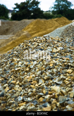 Una cava memorizza aggregato calcestruzzo di sabbia e scogli Foto Stock