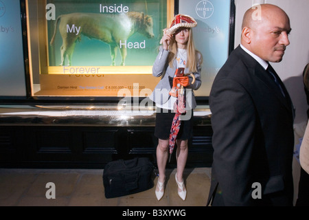 Sotheby's auction house, Londra, sulla notte di Damien Hirst auction Foto Stock