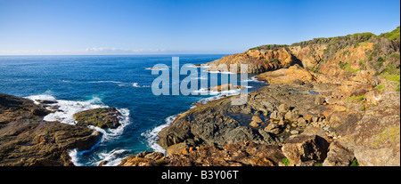 Promontorio roccioso sul Sud del New South Wales coast Australia ad alta risoluzione Foto Stock