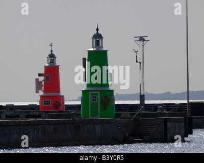 Twin Beacon sull'avamporto al Porto di Helsingoer, Danimarca. Foto Stock